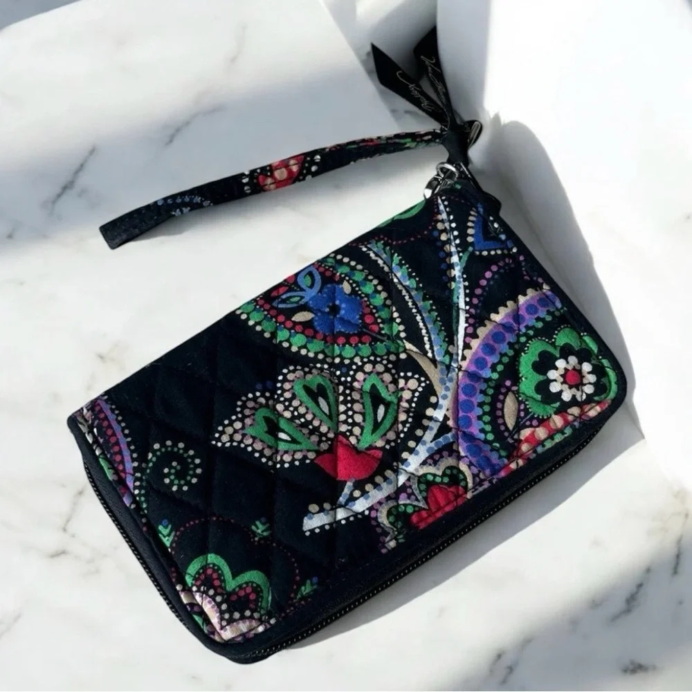 Vera Bradley Travel Organizer Wallet Black Clutch Wristlet Quilted‎ Kiev Paisley